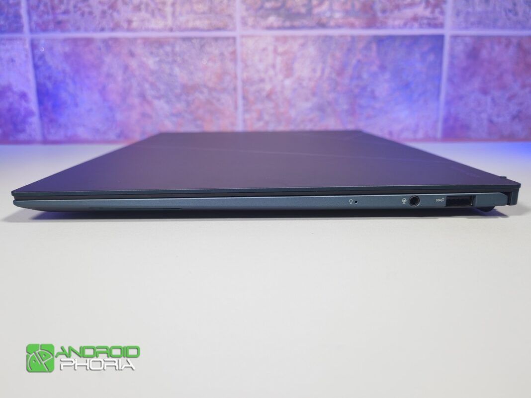 ASUS ZenBook S 13 OLED jack 3.5 mm y USB-A