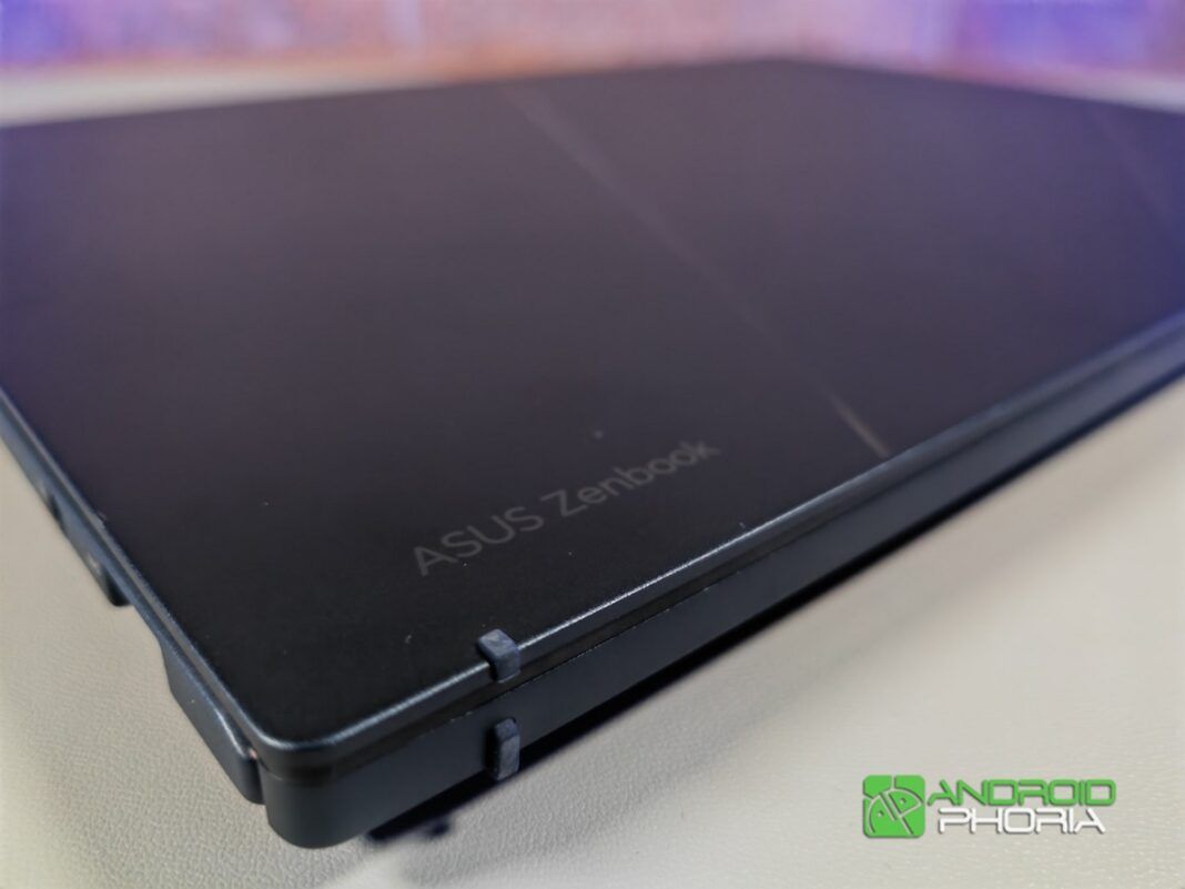ASUS ZenBook S 13 OLED marca tapa trasera