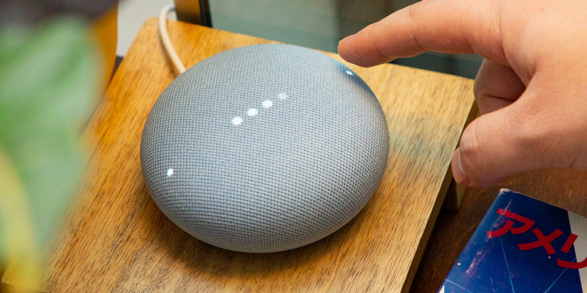 Amazon Echo Dot 5 2022 vs Google Nest Mini 2 2019 comparativa diseño
