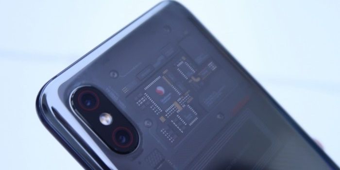 Carcasa Xiaomi Mi 8 con componentes falsa