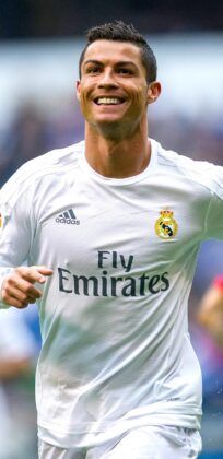 Fondo de pantalla para moviles de Cristiano Ronaldo sonriendo con el Real Madrid