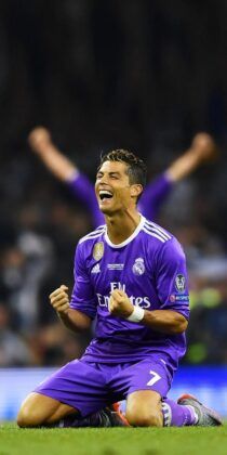 Fondo de pantalla para moviles de Cristiano con la camiseta morada del Real Madrid
