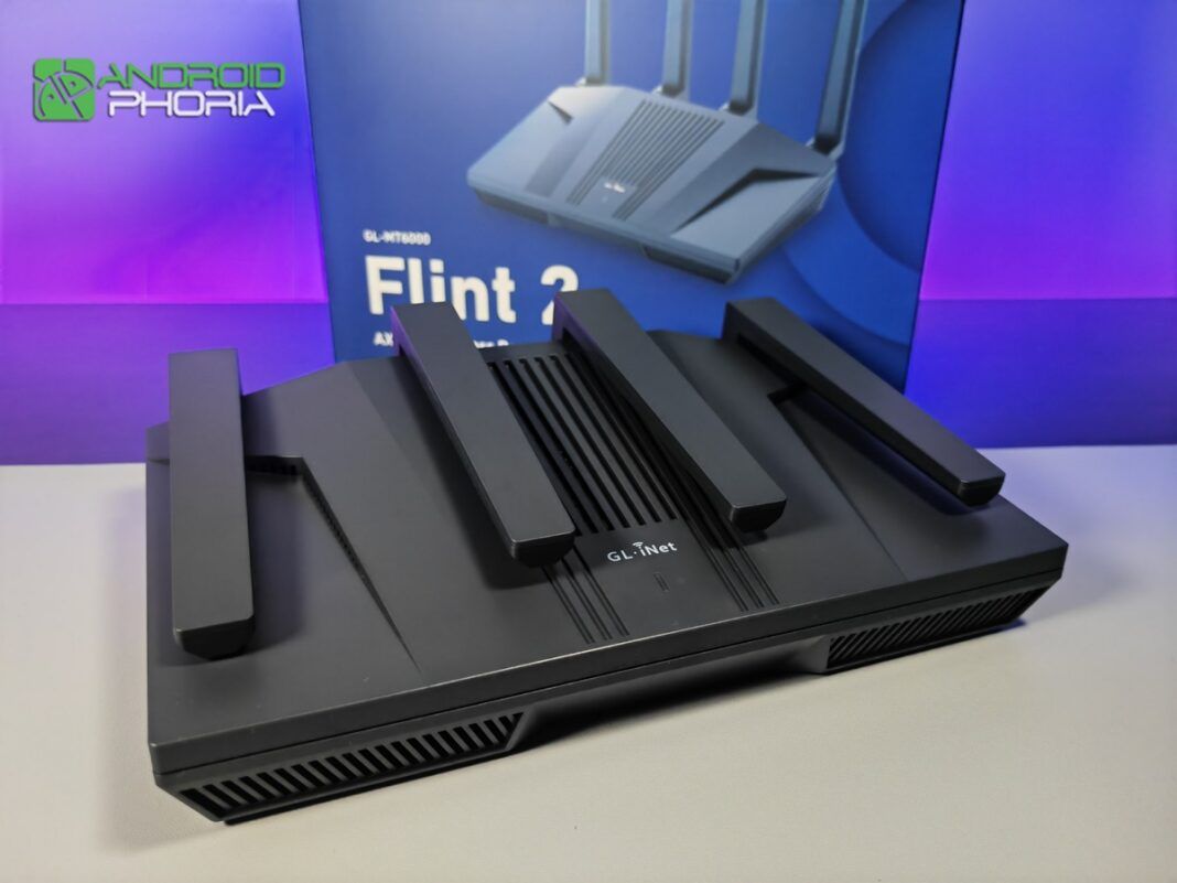 GL-iNet Flint 2 GL-MT6000 diseno compacto