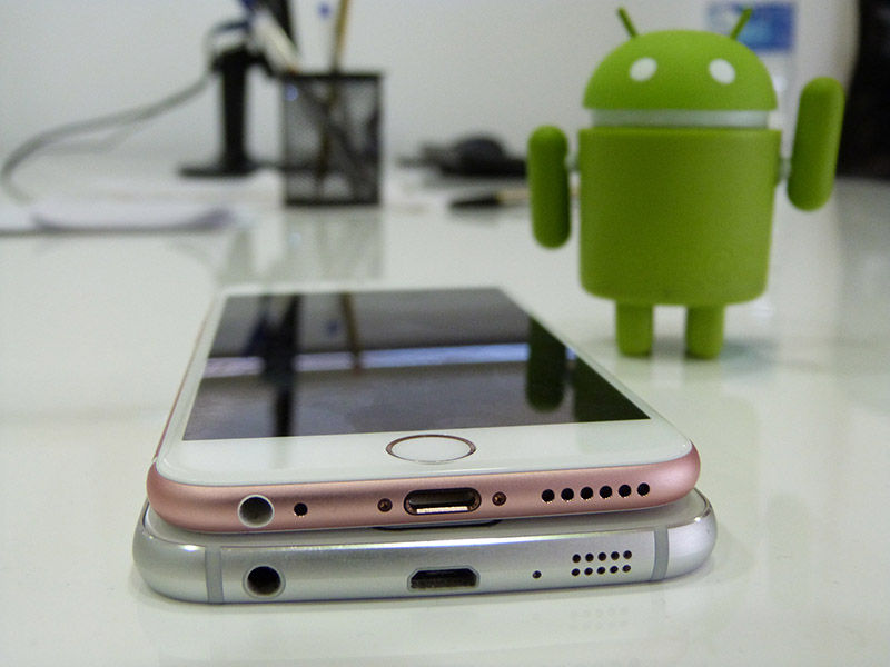 Galaxy S6 vs iPhone 6s lado