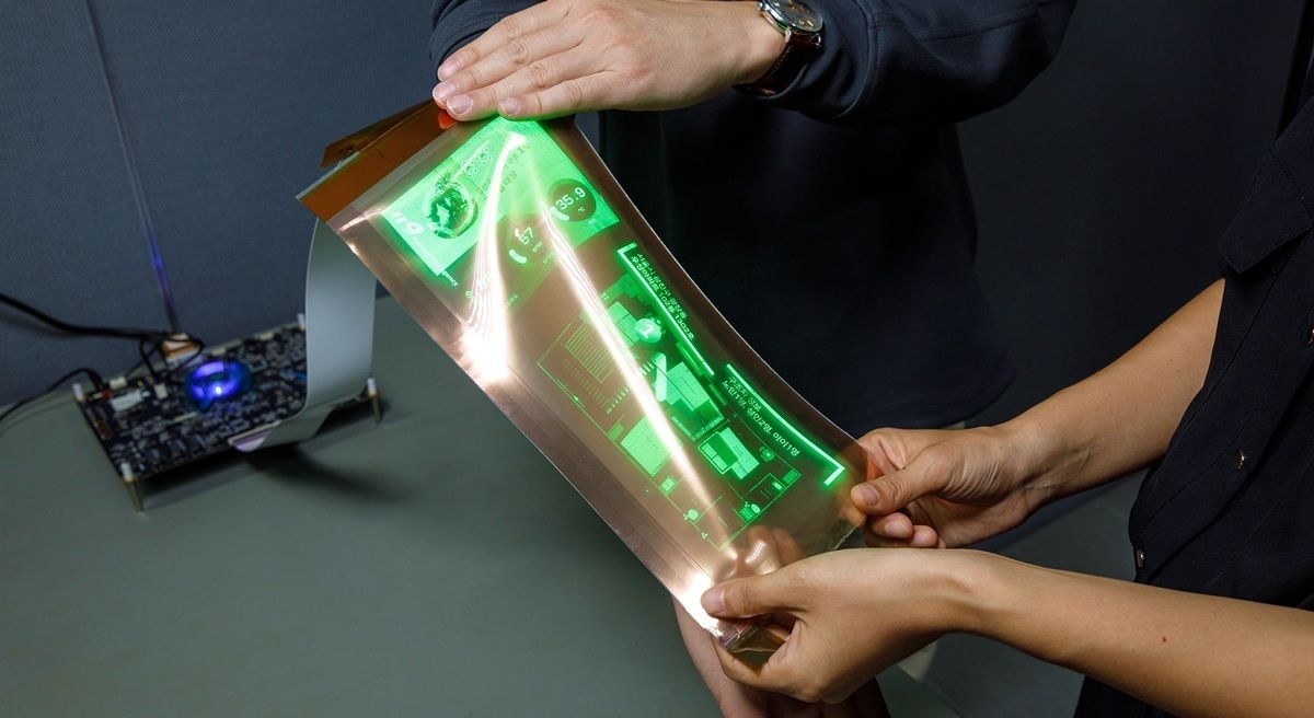 LG acaba de presentar una pantalla flexible de 12 pulgadas que se estira hasta 14 pulgadas