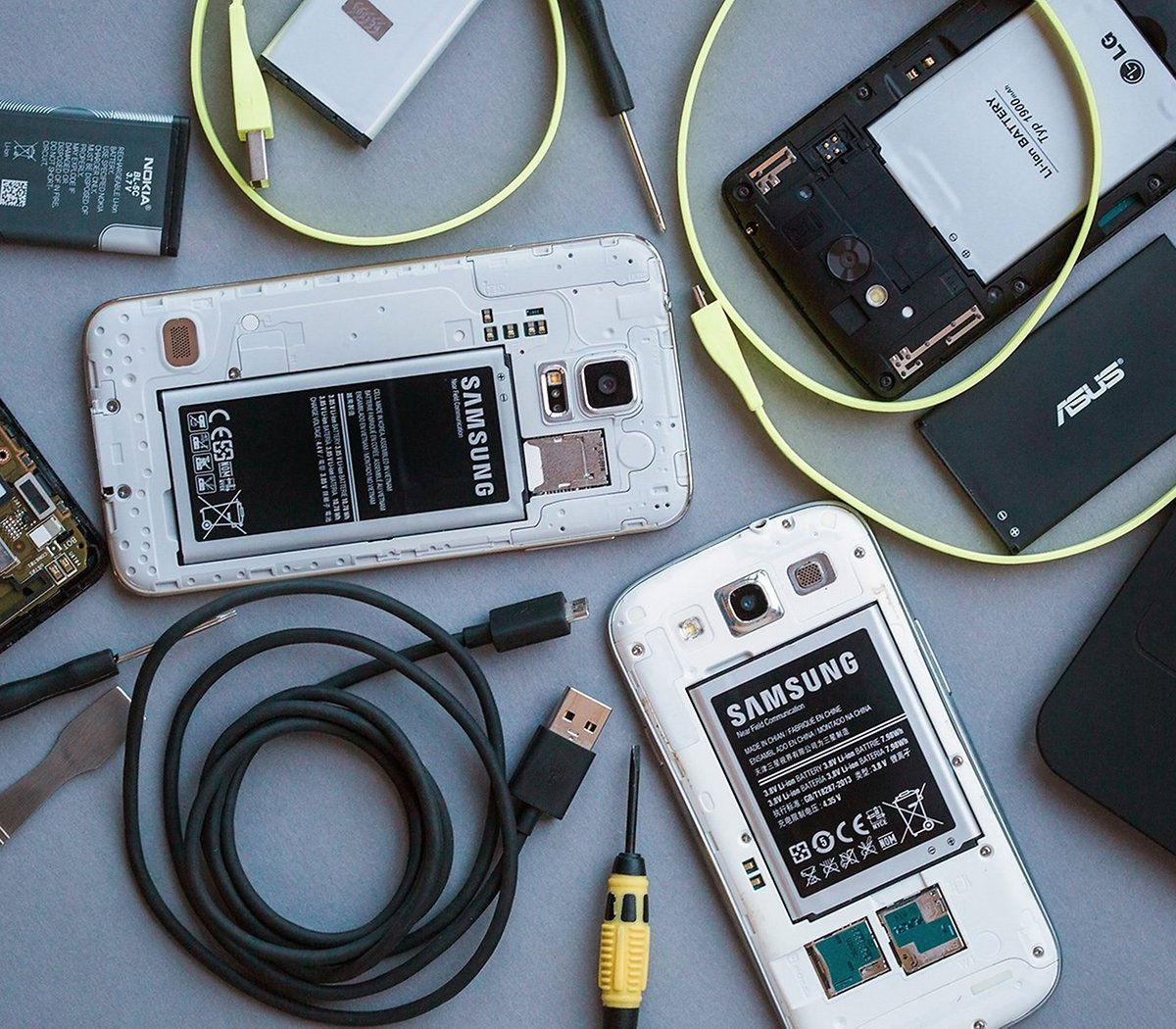Las baterías removibles podrían volver a los móviles