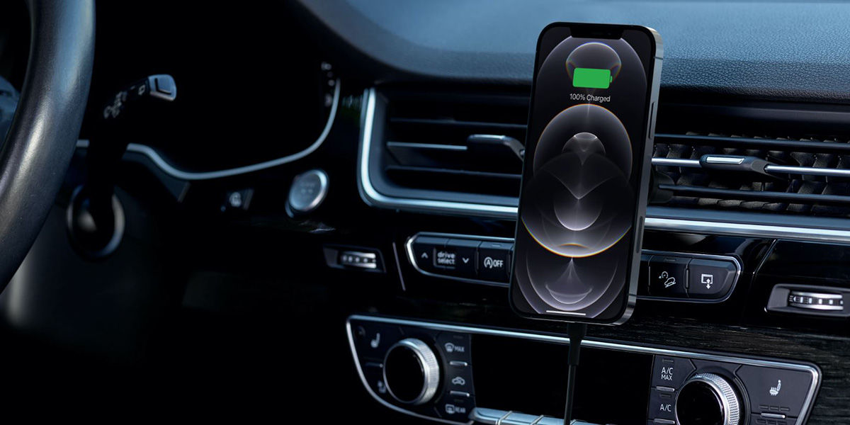 Este pequeño dispositivo permite tener Bluetooth en el coche a través del  smartphone y de forma económica