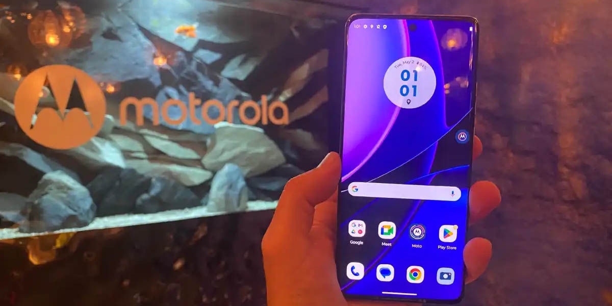 Motorola Edge 40 diseño pantalla