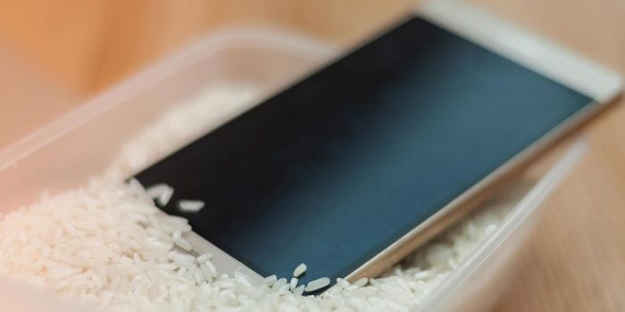 Secar móvil mojado con arroz mito o realidad