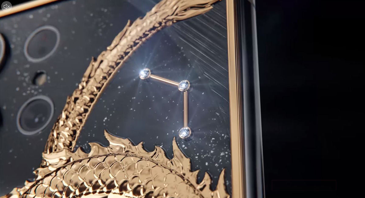 Un dragón de oro, diamantes y un reloj mecánico de oro, son lo que hacen que este móvil sea tan costoso