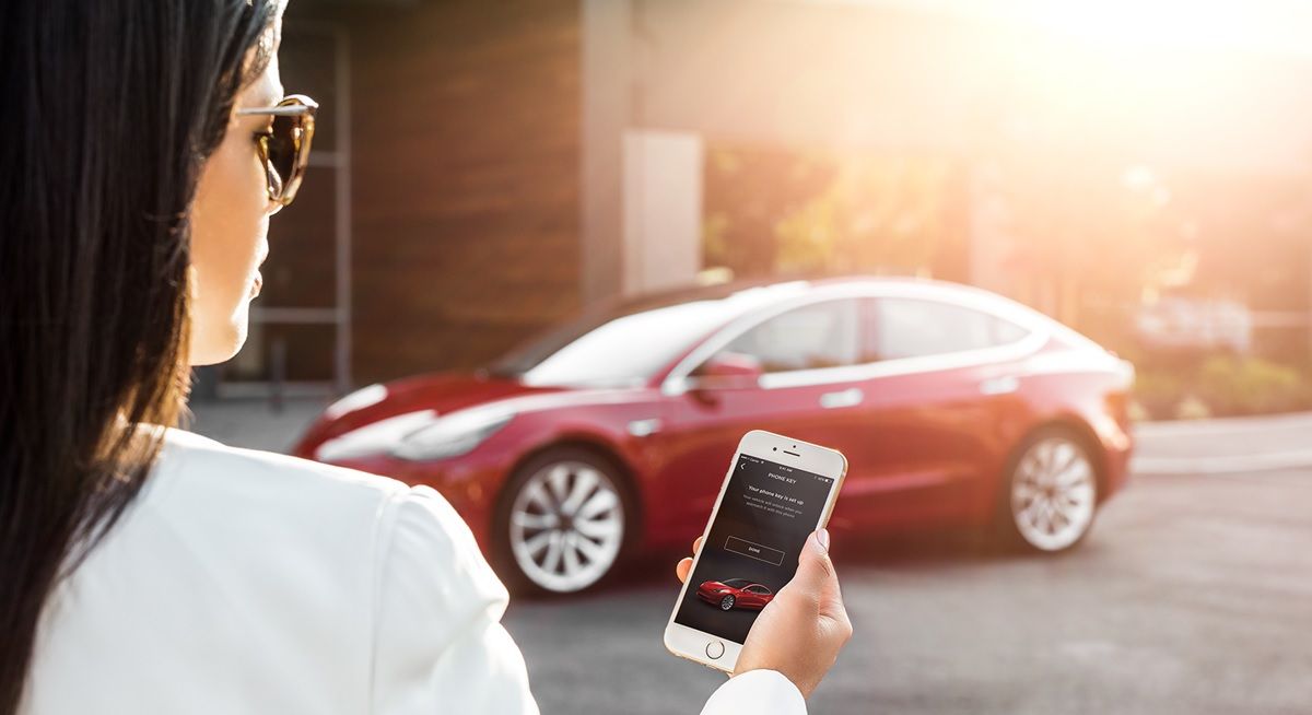 Un fallo en la app de Tesla deja a los conductores sin entrar en su vehiculos