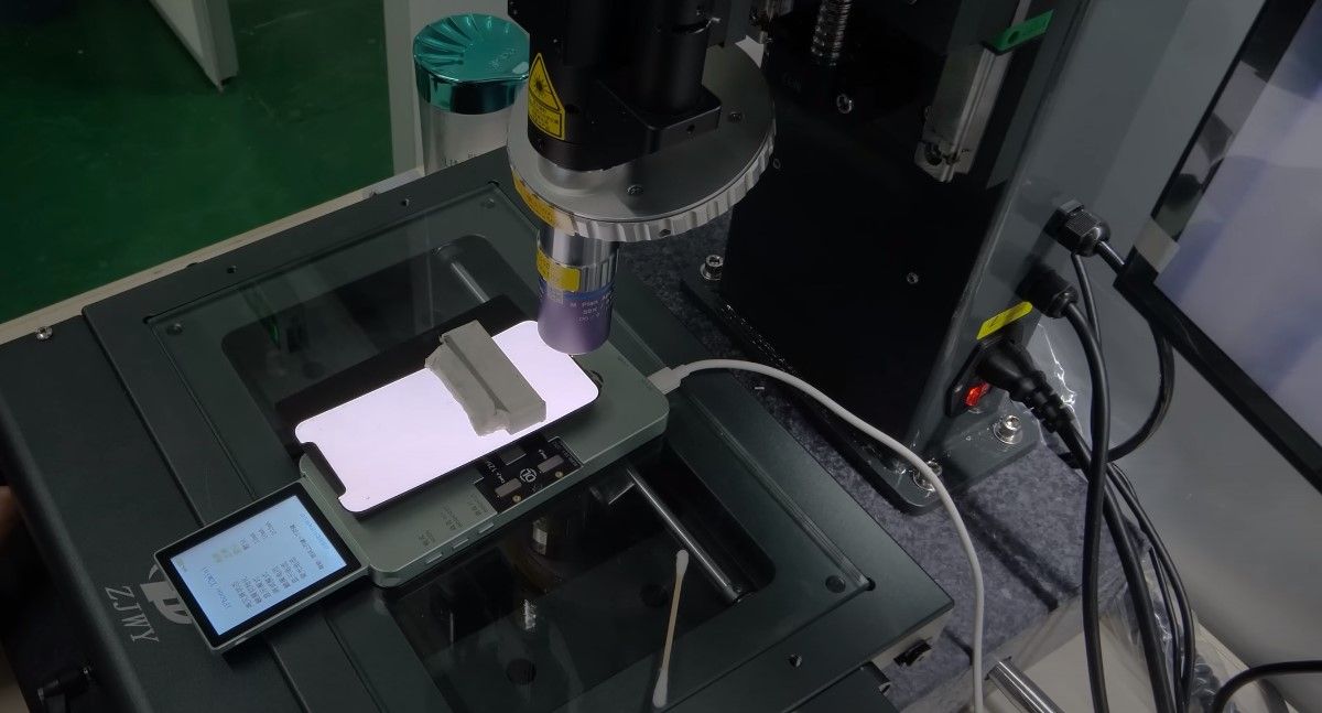 Un laser resuelve el problema de las líneas verdes en pantallas oled