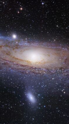 Una galaxia en medio del espacio vista desde un telescopio espacial