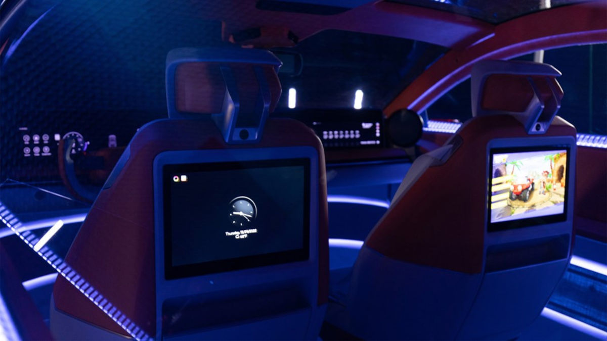 cada asiento tiene una pantalla y se ajusta a las preferencias del conductor y los pasajeros
