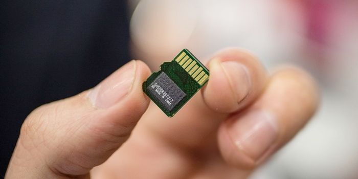una tarjeta microSD